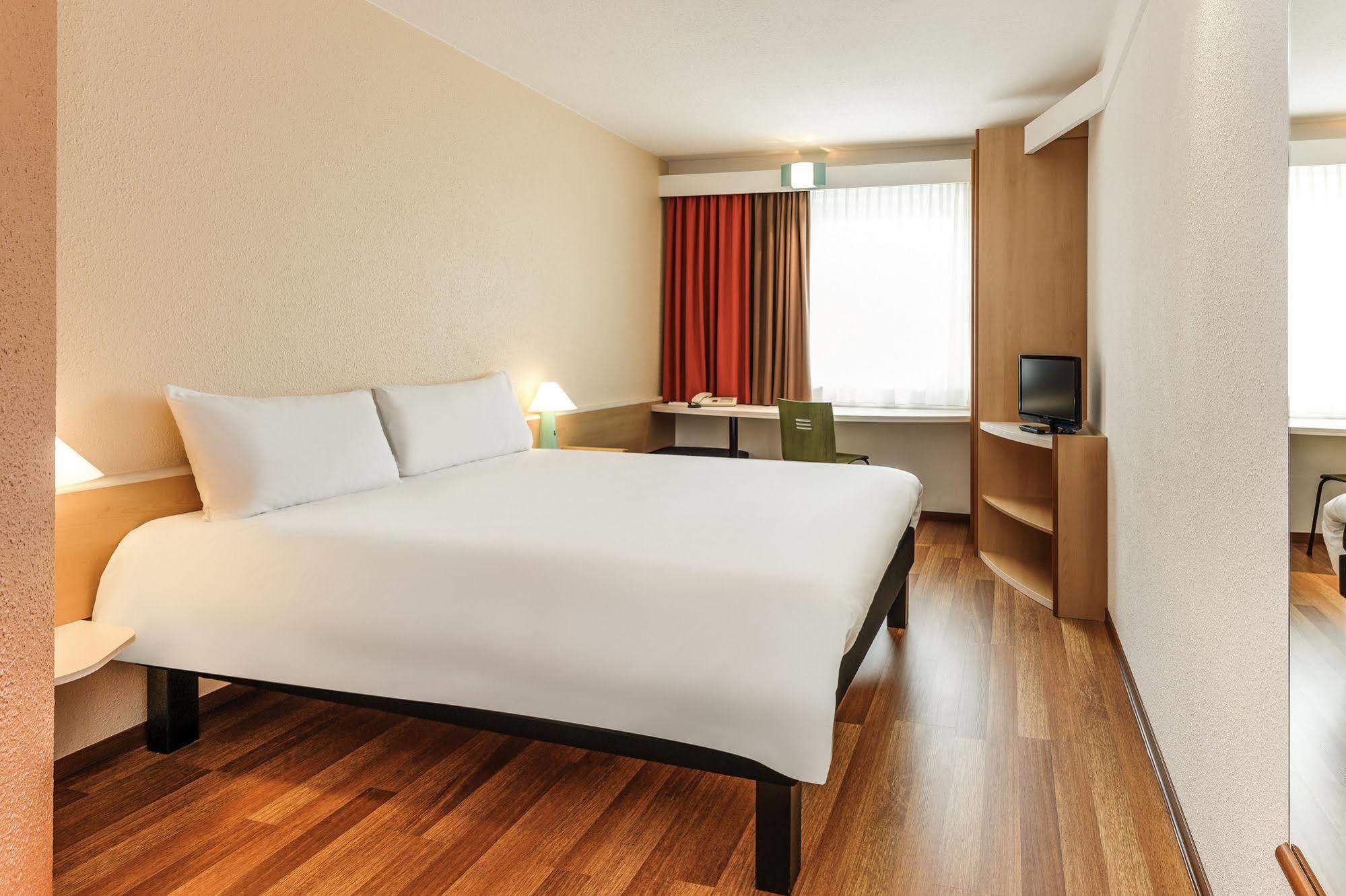ไอบิส มึนเช่น เมสเซอ Hotel เฟลด์เคอร์เชิน ภายนอก รูปภาพ